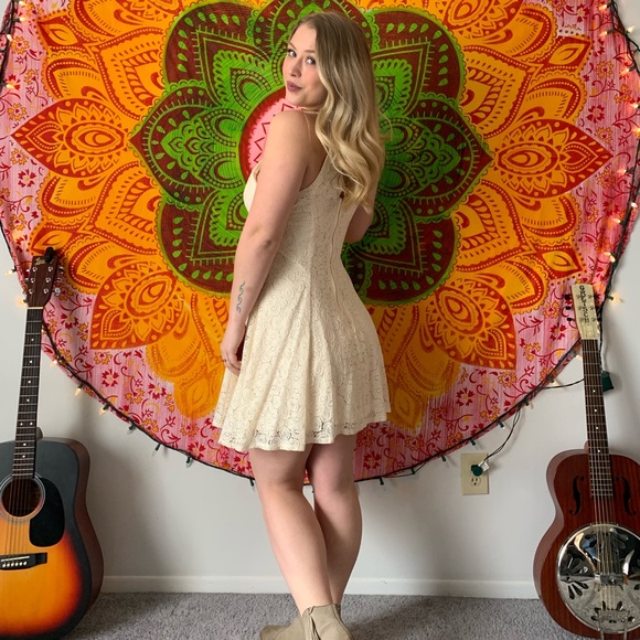 Bohemian chic lace mini dress - Picture 3 of 5